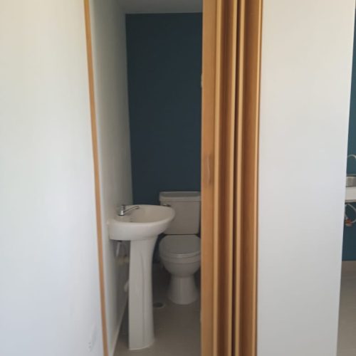 Contenedor oficina 20 pies con baño y cocina 7