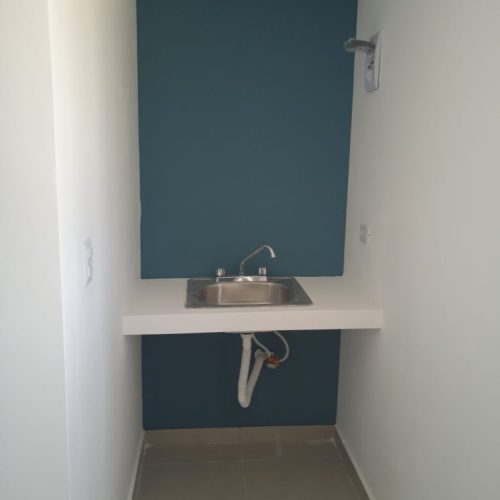 Contenedor oficina 20 pies con baño y cocina 9